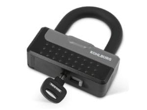 Schwarz-graues Kohlburg-Vorhängeschloss mit eingestecktem Schlüssel auf weißem Hintergrund.