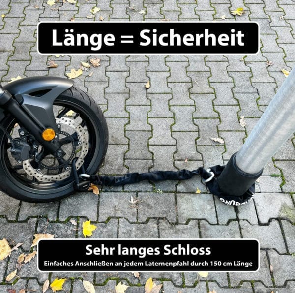 Das Massive Sicherheits-Motorradschloss "Alcatraz" sichert ein Motorradrad zuverlässig an einem Straßenpfosten auf dem Bürgersteig.