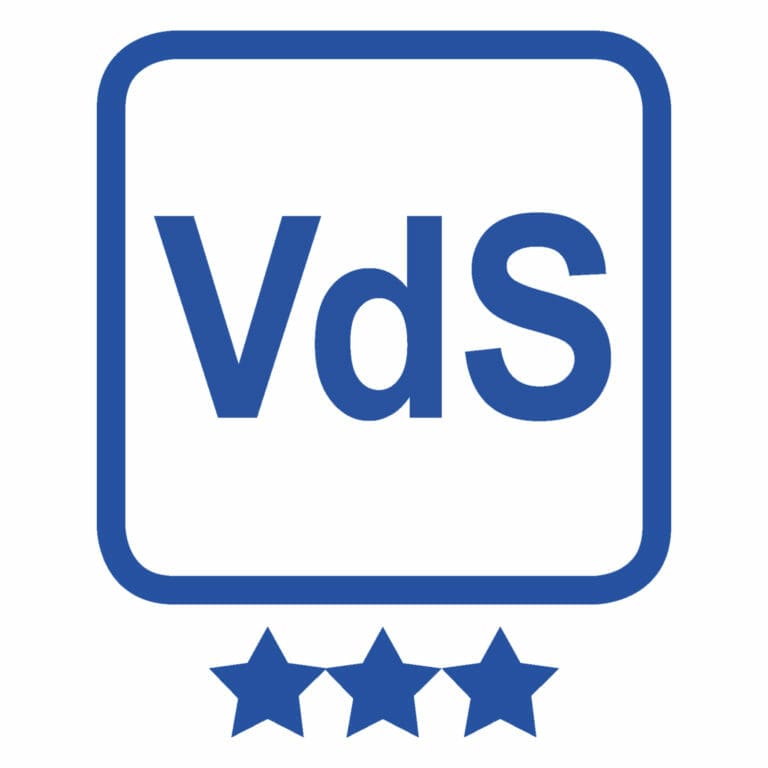 Ein blaues "VdS"-Logo in einem Quadrat mit drei blauen Sternen darunter, auf weißem Hintergrund, wie auf dem Massiven Sicherheits-Motorradschloss "Alcatraz" zu sehen.