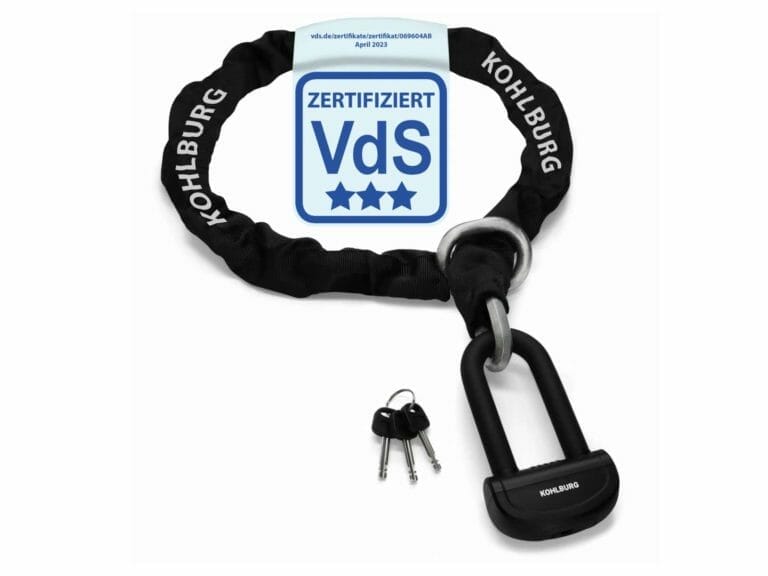 Das massive Sicherheits-Motorradschloss "Alcatraz" von KOHLBURG, VdS-zertifiziert, ist mit drei Schlüsseln an einem Schlüsselbund daneben abgebildet.