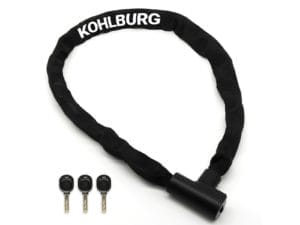 Ein schwarzes KOHLBURG Langes Kettenschloss "Kopenhagen" mit Kettenabdeckung und drei nebeneinander liegenden Schlüsseln.