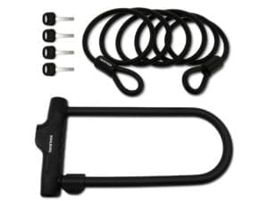 Das Sicherheits-Bügelschloss "Novosibirsk" inkl. Sicherheitskabel ist mit einem schwarzen Bügelschloss, vier Schlüsseln und zwei Spiralkabeln für die Sicherheit des Fahrrads ausgestattet, abgebildet auf weißem Hintergrund.