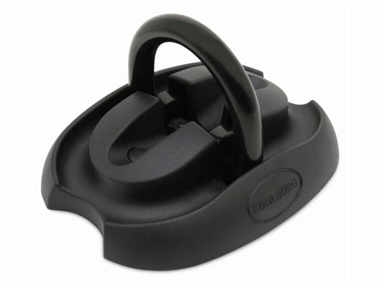 Der Sicherheits-Bodenanker "London" ist ein schwarzer, hochbelastbarer Bodenanker mit einer großen aufrechten Schlaufe zur Sicherung von Fahrrädern oder anderen Wertgegenständen.