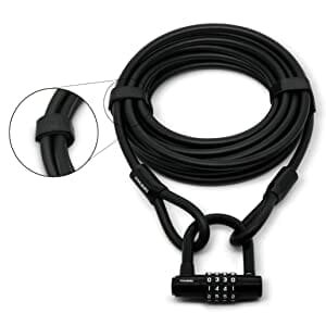 Kabelschloss "Sparta" mit Zahlenschloss: Das schwarze, spiralförmige Stahlseil ist in einer Nahaufnahme im Kreisformat detailliert zu sehen.