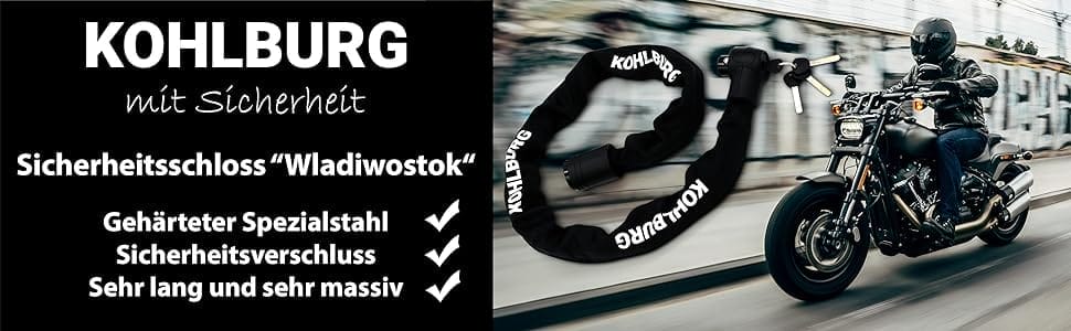 Ein Motorradfahrer fährt auf einer Straße; auf der linken Seite ist das Sicherheitsschloss "Wladiwostok" von KOHLBURG mit seinen Produkteigenschaften in deutscher Sprache abgebildet.