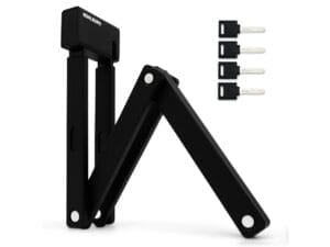 Schwarzes Faltschloss "Catania" mit vier silbernen Schlüsseln auf weißem Hintergrund.